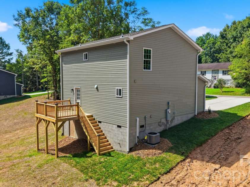 5118 Hanging Rock Court, Hickory, NC 28601.  MLS# CAR4396141, YatesRealty ID 32397. 