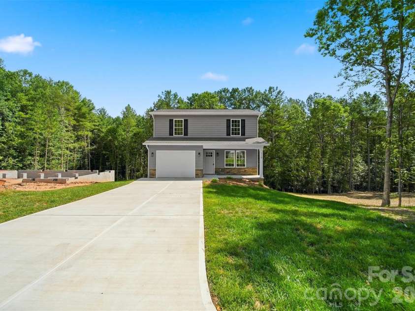 5118 Hanging Rock Court, Hickory, NC 28601.  MLS# CAR4396141, YatesRealty ID 32397. 