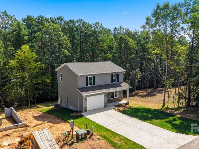 5118 Hanging Rock Court, Hickory, NC 28601.  MLS# CAR4396141, YatesRealty ID 32397. 