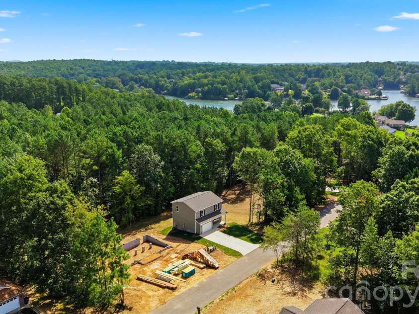 5118 Hanging Rock Court, Hickory, NC 28601.  MLS# CAR4396141, YatesRealty ID 32397. 