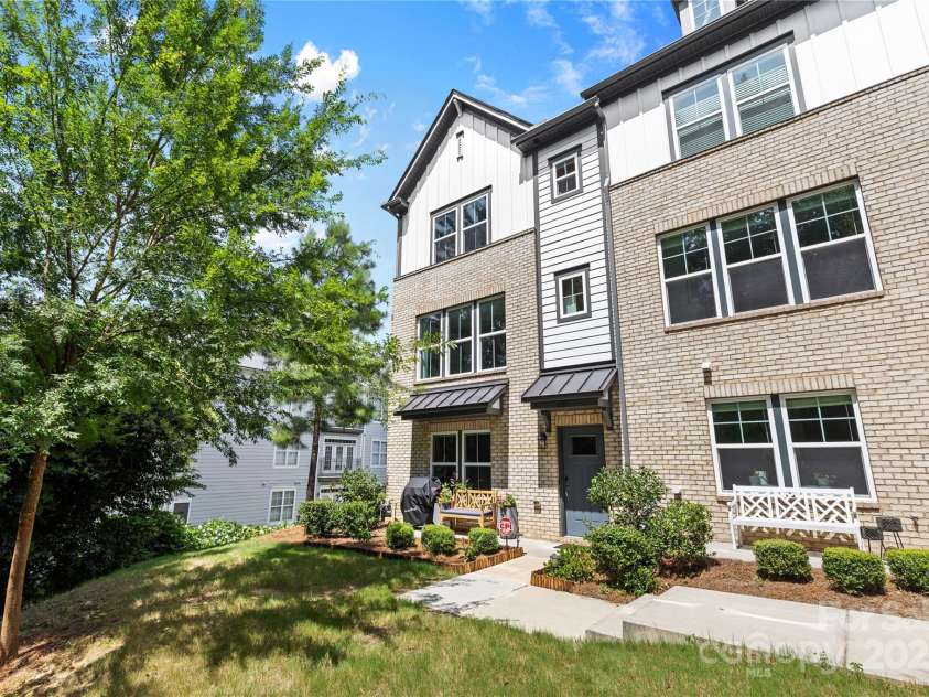 621 Tudor Park Way, Charlotte, NC 28211.  MLS# CAR4281088, YatesRealty ID 32397. 