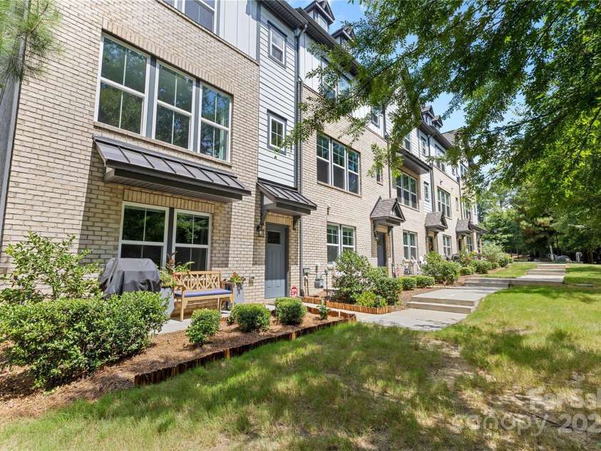 621 Tudor Park Way, Charlotte, NC 28211.  MLS# CAR4281088, YatesRealty ID 32397. 