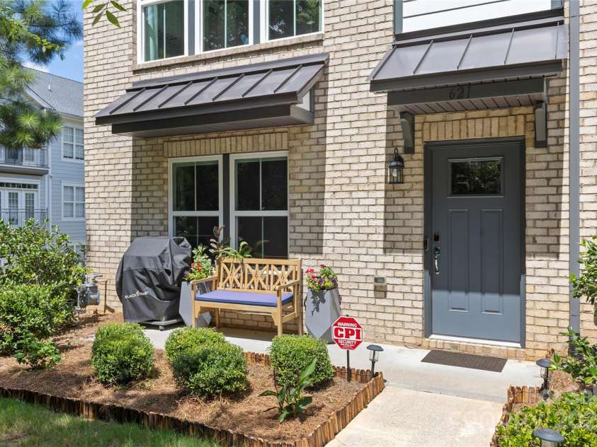 621 Tudor Park Way, Charlotte, NC 28211.  MLS# CAR4281088, YatesRealty ID 32397. 