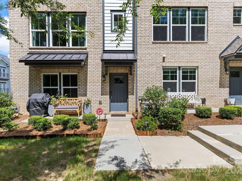 621 Tudor Park Way, Charlotte, NC 28211.  MLS# CAR4281088, YatesRealty ID 32397. 