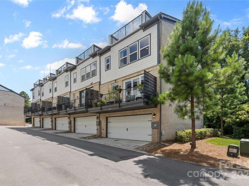 621 Tudor Park Way, Charlotte, NC 28211.  MLS# CAR4281088, YatesRealty ID 32397. 