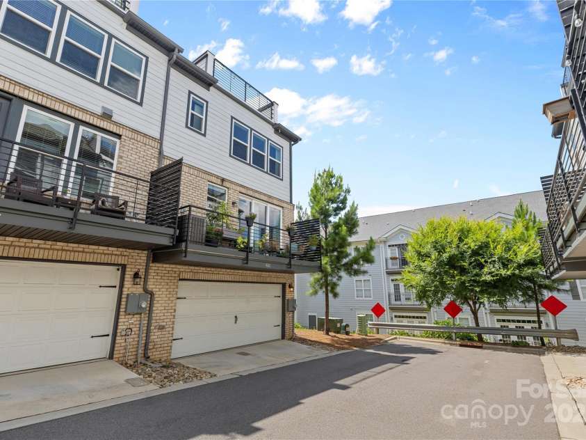 621 Tudor Park Way, Charlotte, NC 28211.  MLS# CAR4281088, YatesRealty ID 32397. 