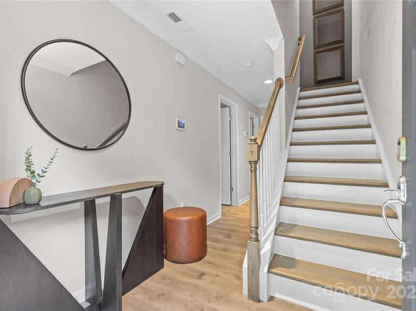 621 Tudor Park Way, Charlotte, NC 28211.  MLS# CAR4281088, YatesRealty ID 32397. 