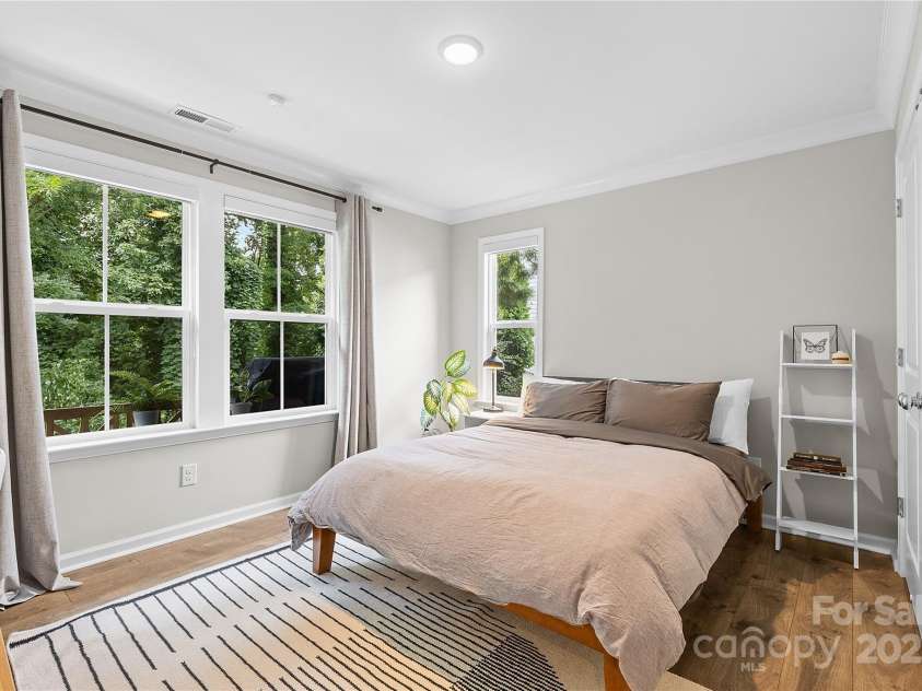 621 Tudor Park Way, Charlotte, NC 28211.  MLS# CAR4281088, YatesRealty ID 32397. 