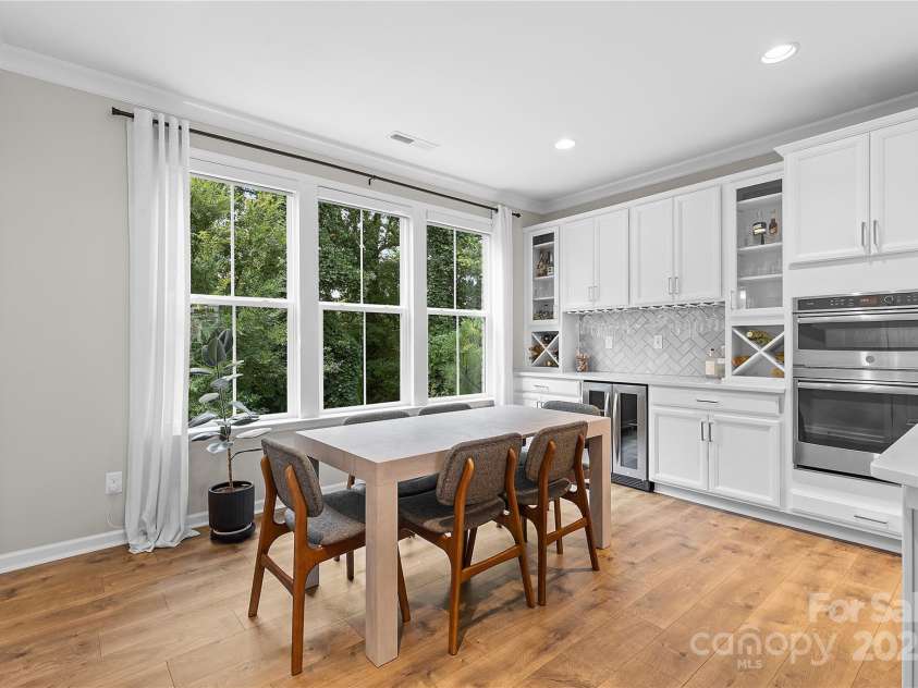 621 Tudor Park Way, Charlotte, NC 28211.  MLS# CAR4281088, YatesRealty ID 32397. 