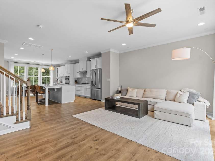 621 Tudor Park Way, Charlotte, NC 28211.  MLS# CAR4281088, YatesRealty ID 32397. 