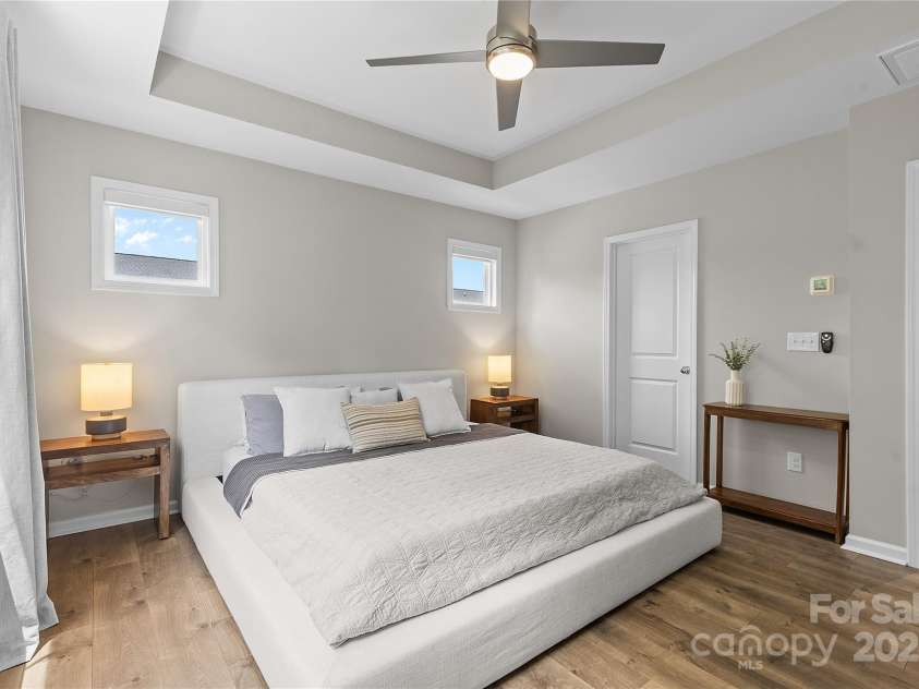 621 Tudor Park Way, Charlotte, NC 28211.  MLS# CAR4281088, YatesRealty ID 32397. 