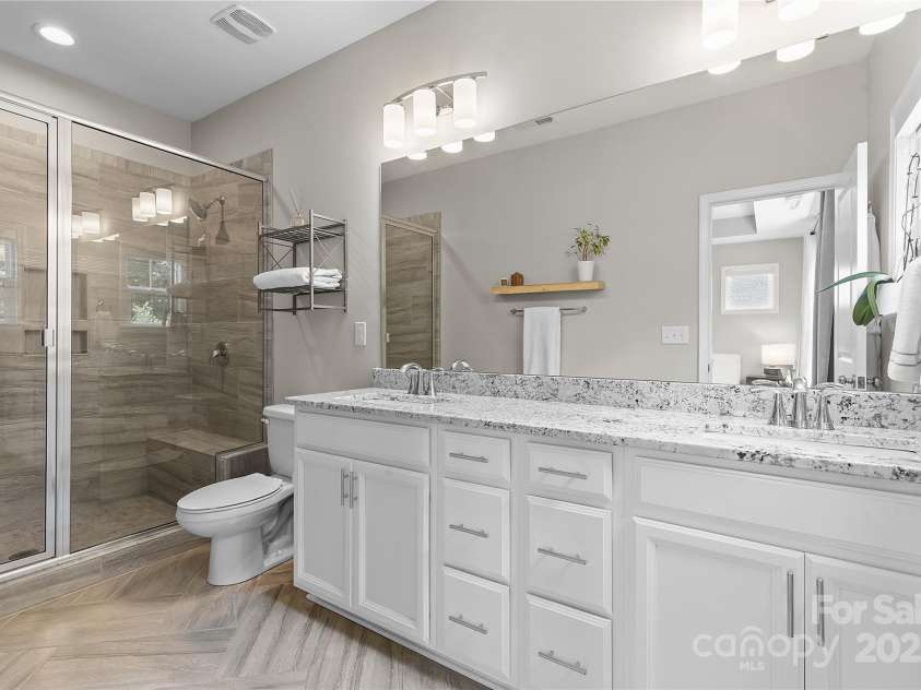 621 Tudor Park Way, Charlotte, NC 28211.  MLS# CAR4281088, YatesRealty ID 32397. 