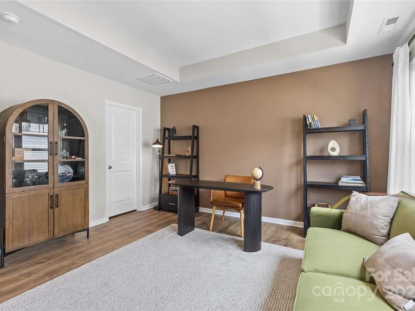 621 Tudor Park Way, Charlotte, NC 28211.  MLS# CAR4281088, YatesRealty ID 32397. 