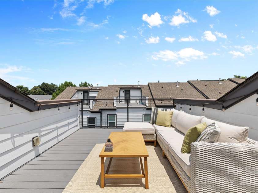 621 Tudor Park Way, Charlotte, NC 28211.  MLS# CAR4281088, YatesRealty ID 32397. 