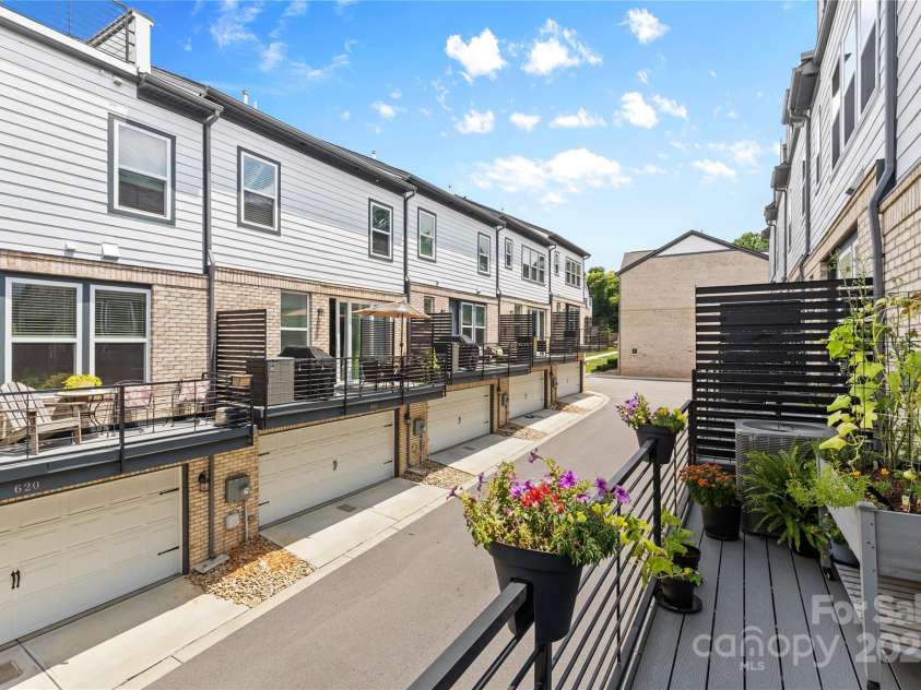 621 Tudor Park Way, Charlotte, NC 28211.  MLS# CAR4281088, YatesRealty ID 32397. 