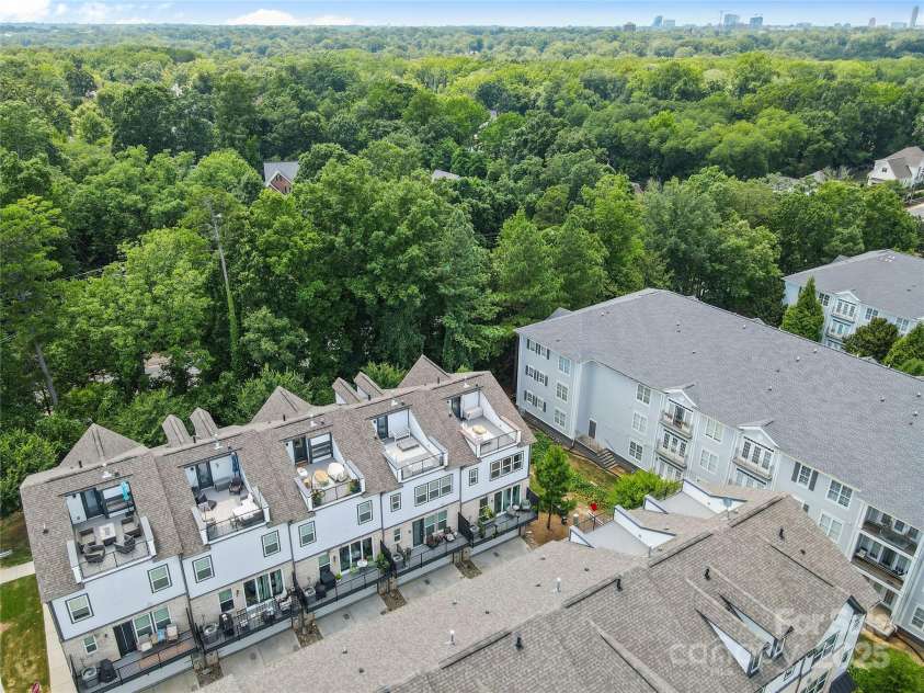 621 Tudor Park Way, Charlotte, NC 28211.  MLS# CAR4281088, YatesRealty ID 32397. 