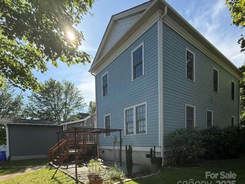 131 White Ash Drive, Asheville, NC 28803.  MLS# CAR4281962, YatesRealty ID 32398. 