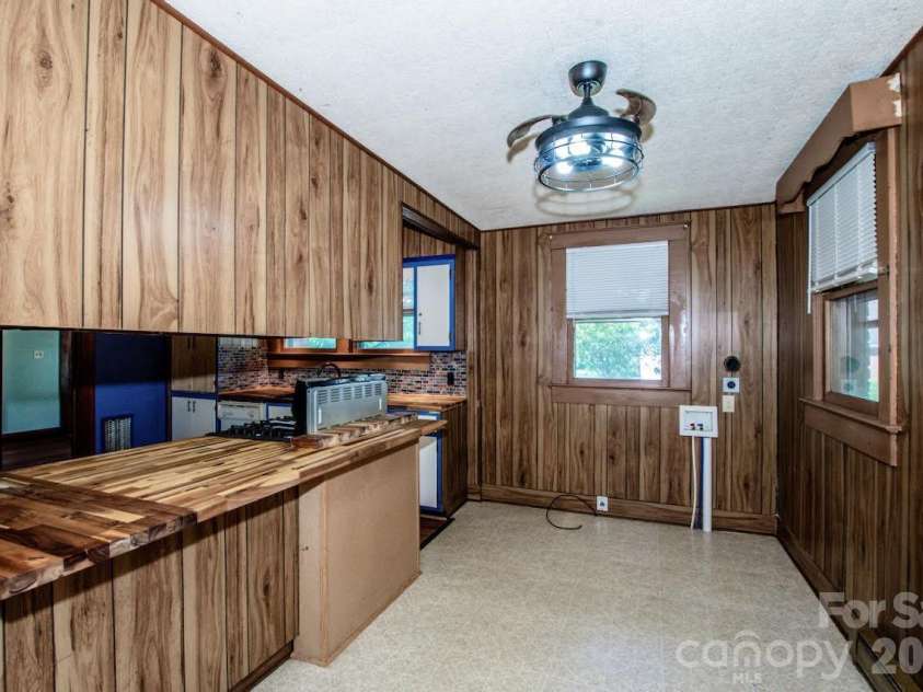 801 4th Street, Spencer, NC 28159.  MLS# CAR4392657, YatesRealty ID 32398. Breakfast Alt