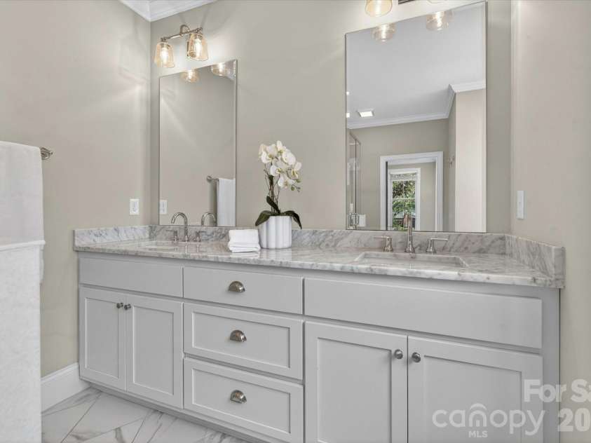 4409 Raney Way, Charlotte, NC 28205.  MLS# CAR4386355, YatesRealty ID 32399. 