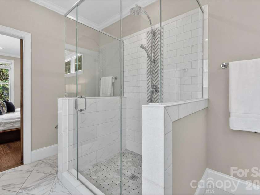 4409 Raney Way, Charlotte, NC 28205.  MLS# CAR4386355, YatesRealty ID 32399. 