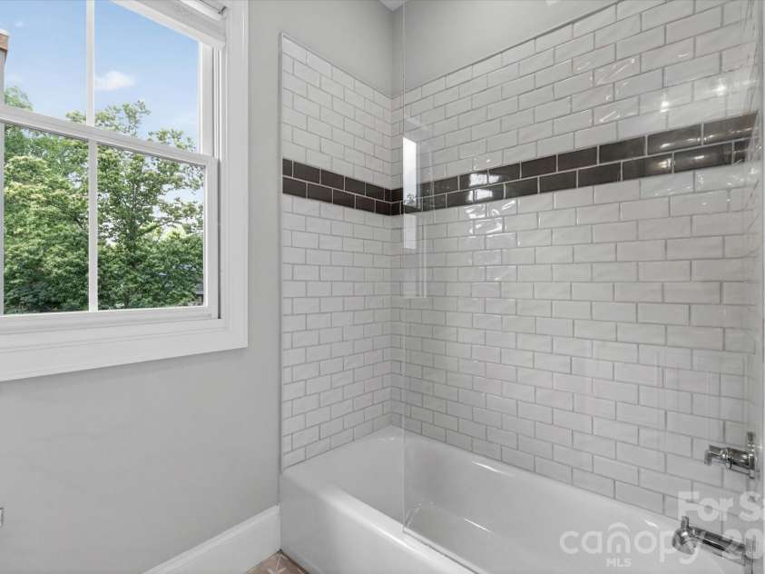 4409 Raney Way, Charlotte, NC 28205.  MLS# CAR4386355, YatesRealty ID 32399. 