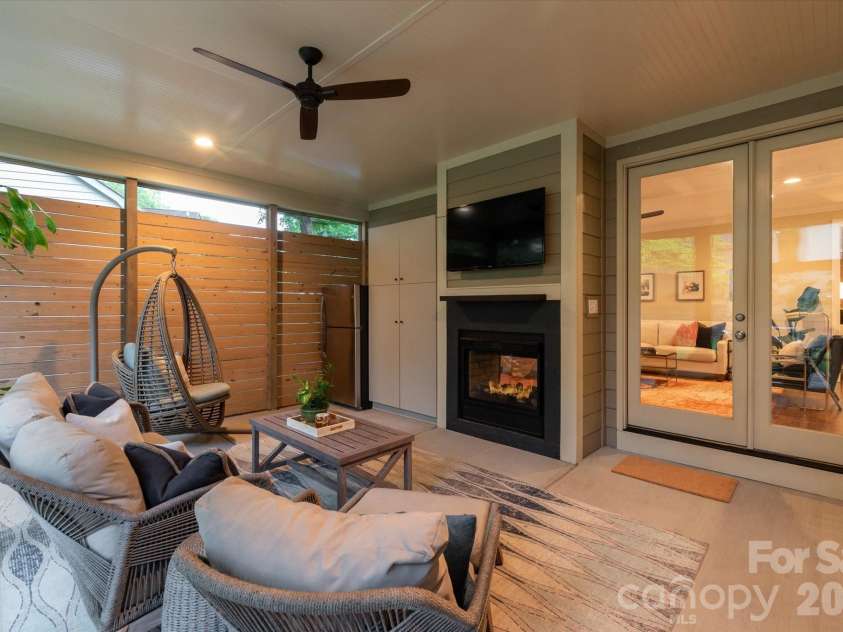 4409 Raney Way, Charlotte, NC 28205.  MLS# CAR4386355, YatesRealty ID 32399. 