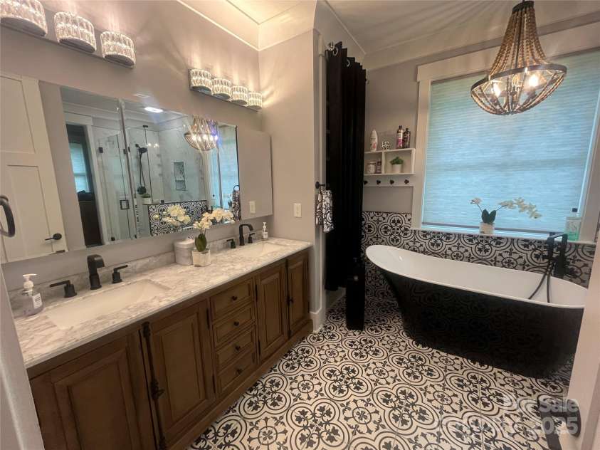 900 Houston Heights Road, Charlotte, NC 28262.  MLS# CAR4281535, YatesRealty ID 32399. 