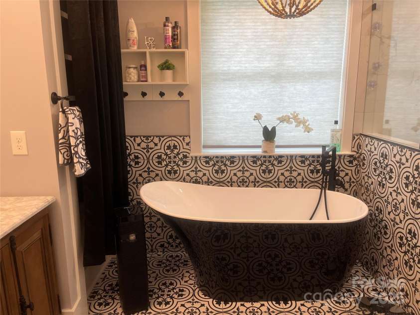 900 Houston Heights Road, Charlotte, NC 28262.  MLS# CAR4281535, YatesRealty ID 32399. 
