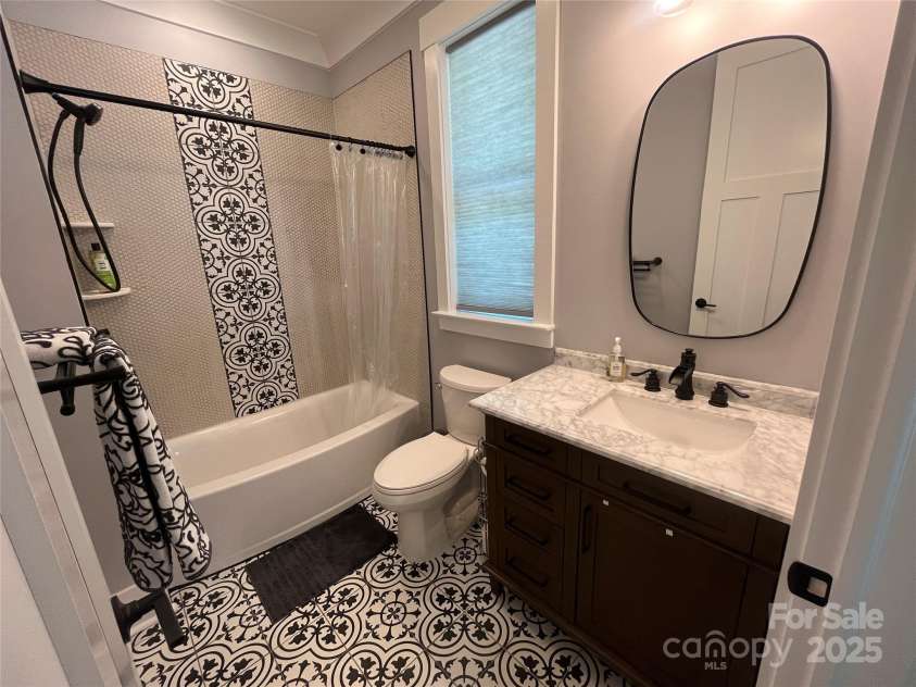 900 Houston Heights Road, Charlotte, NC 28262.  MLS# CAR4281535, YatesRealty ID 32399. 