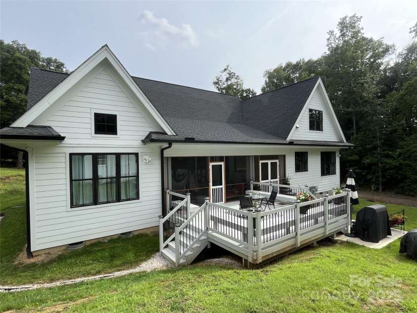 900 Houston Heights Road, Charlotte, NC 28262.  MLS# CAR4281535, YatesRealty ID 32399. 