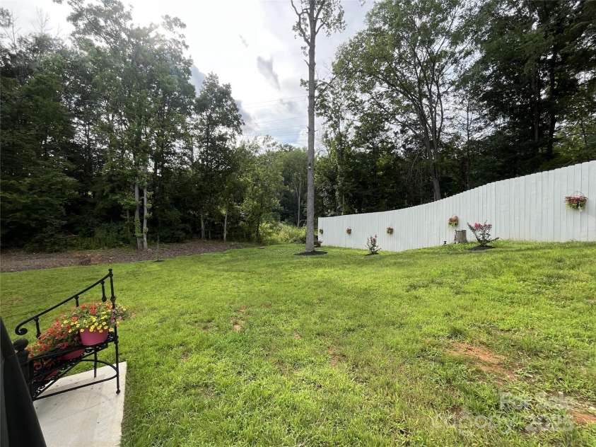 900 Houston Heights Road, Charlotte, NC 28262.  MLS# CAR4281535, YatesRealty ID 32399. 