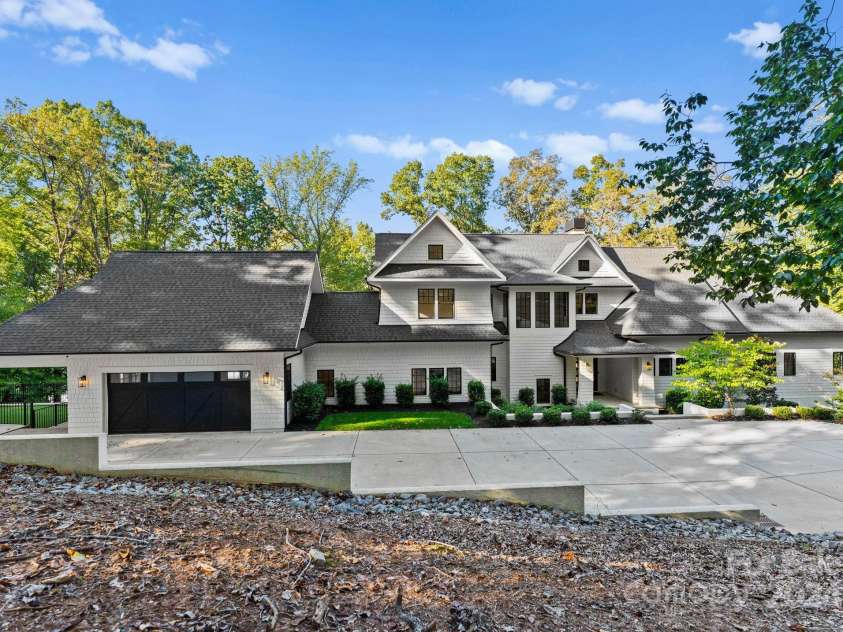 13702 Sage Thrasher Lane, Charlotte, NC 28278.  MLS# CAR4191491, YatesRealty ID 324. 