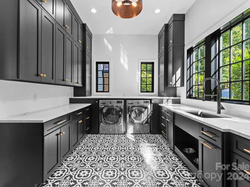 13702 Sage Thrasher Lane, Charlotte, NC 28278.  MLS# CAR4191491, YatesRealty ID 324. Main Level Laundry