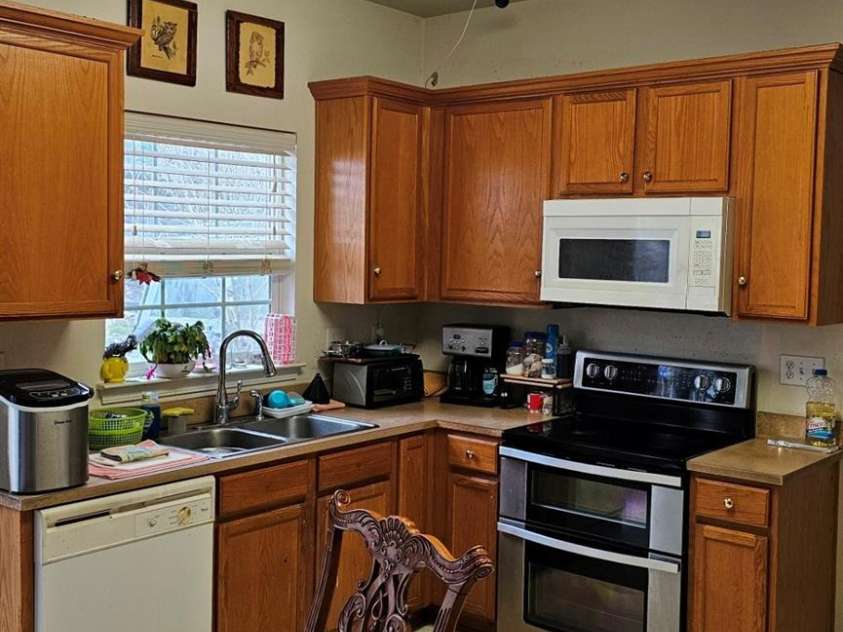 6334 Dillard Ridge Drive, Charlotte, NC 28216.  MLS# CAR4206693, YatesRealty ID 324. Part of kitchen