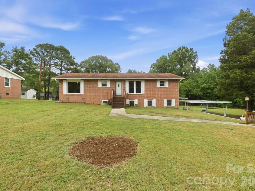 401 Grant Street, Spencer, NC 28027.  MLS# CAR4396306, YatesRealty ID 32400. 