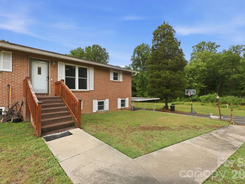 401 Grant Street, Spencer, NC 28027.  MLS# CAR4396306, YatesRealty ID 32400. 