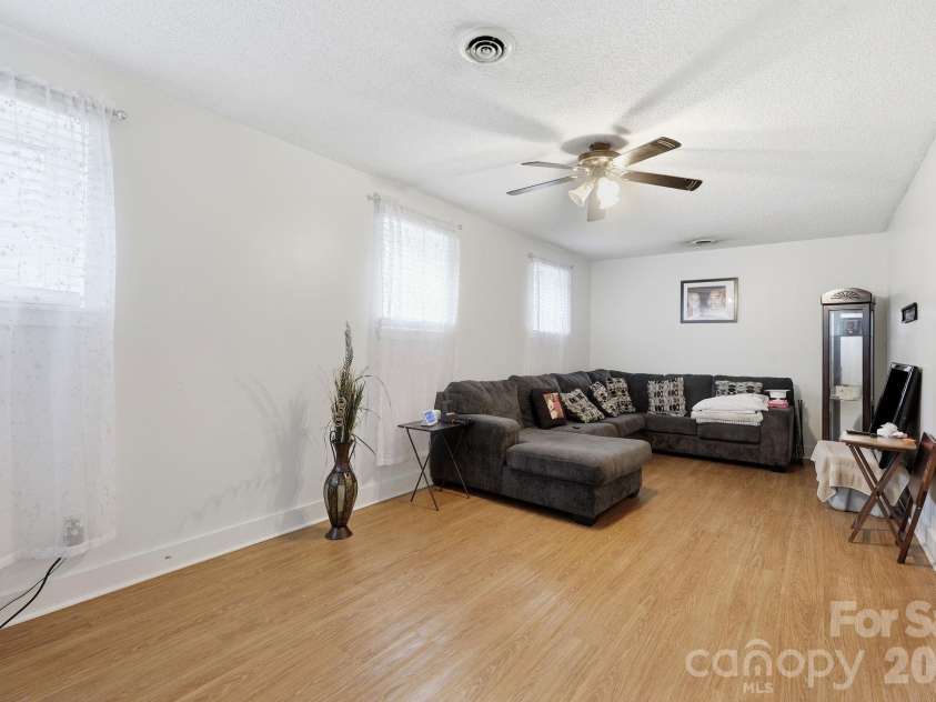 401 Grant Street, Spencer, NC 28027.  MLS# CAR4396306, YatesRealty ID 32400. 