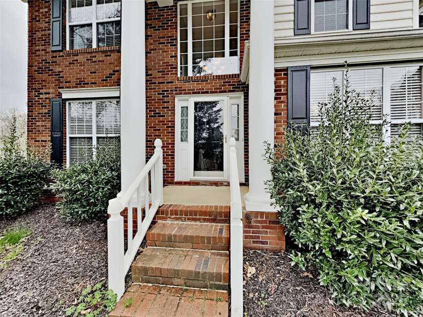 184 Rocky Knoll Court, Denver, NC 28037.  MLS# CAR4288385, YatesRealty ID 32402. Front Entrance