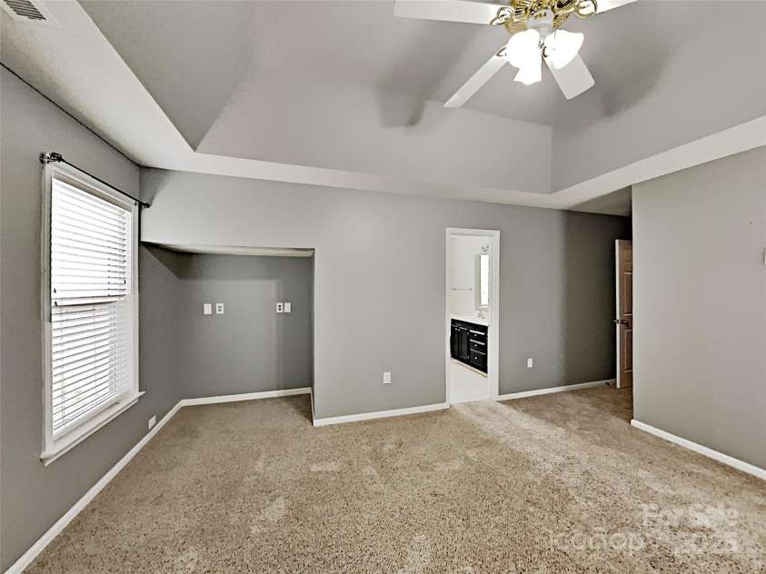 184 Rocky Knoll Court, Denver, NC 28037.  MLS# CAR4288385, YatesRealty ID 32402. Primary Bathroom