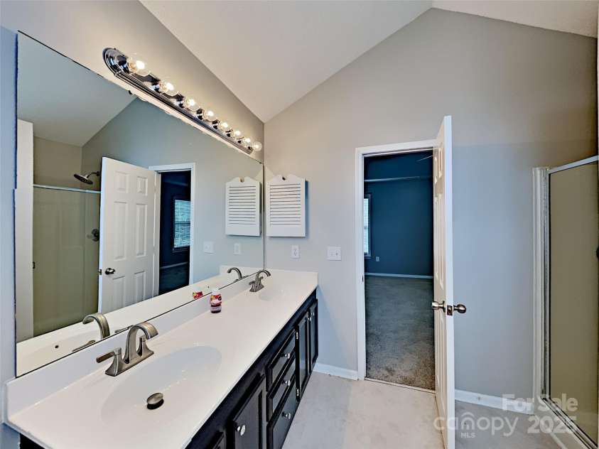 184 Rocky Knoll Court, Denver, NC 28037.  MLS# CAR4288385, YatesRealty ID 32402. Primary Bathroom