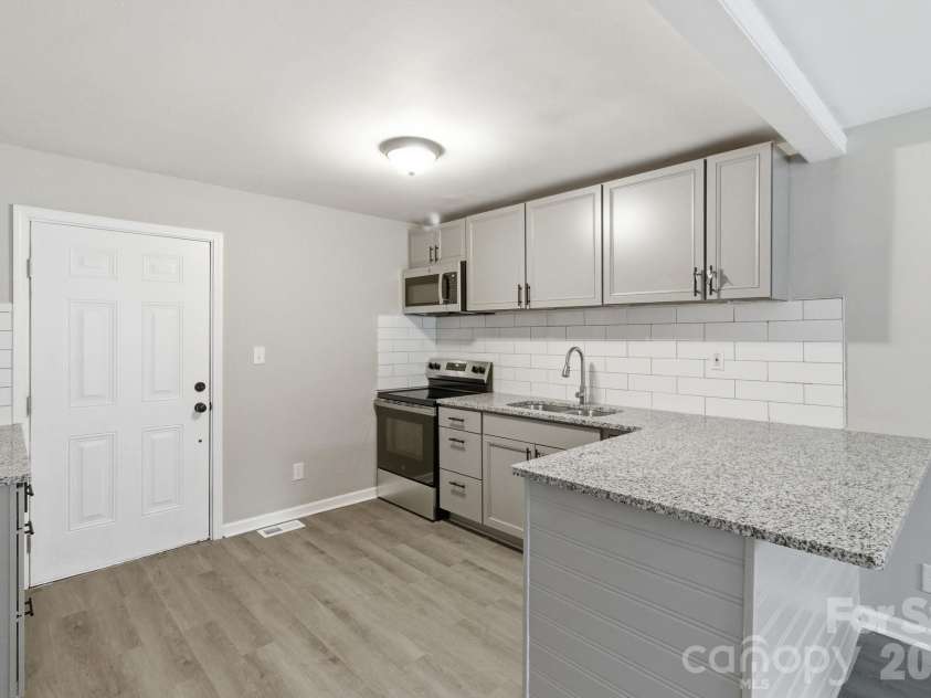 2732 Thornton Road, Charlotte, NC 28208.  MLS# CAR4394385, YatesRealty ID 32403. Second shot of your updated kitchen.
