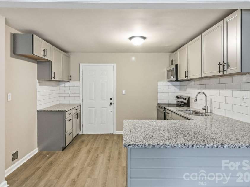 2732 Thornton Road, Charlotte, NC 28208.  MLS# CAR4394385, YatesRealty ID 32403. Walking into your updated kitchen.