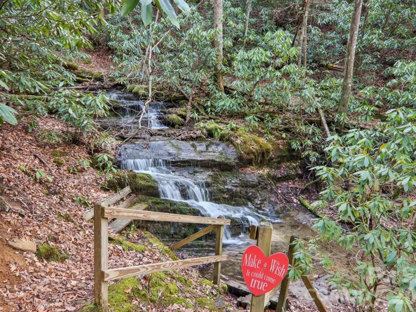 1012 Alarka Highlands Drive, Bryson City, NC 28713.  MLS# CAR4357105, YatesRealty ID 32406. 