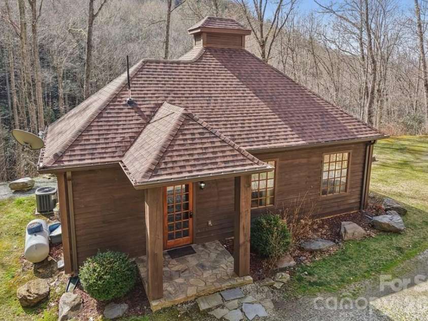 1012 Alarka Highlands Drive, Bryson City, NC 28713.  MLS# CAR4357105, YatesRealty ID 32406. 