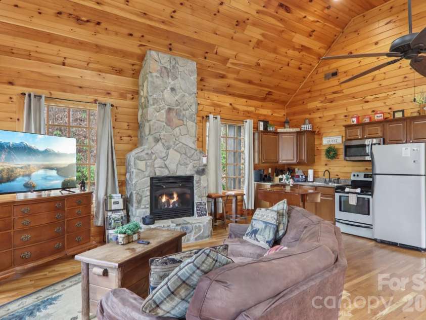 1012 Alarka Highlands Drive, Bryson City, NC 28713.  MLS# CAR4357105, YatesRealty ID 32406. 