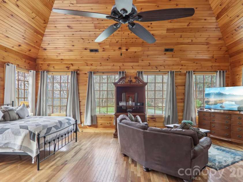 1012 Alarka Highlands Drive, Bryson City, NC 28713.  MLS# CAR4357105, YatesRealty ID 32406. 