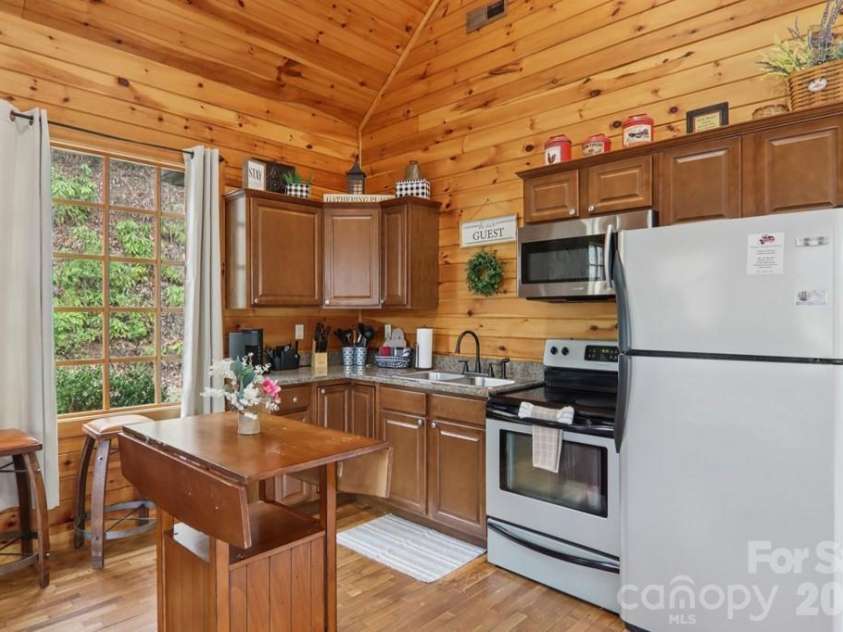 1012 Alarka Highlands Drive, Bryson City, NC 28713.  MLS# CAR4357105, YatesRealty ID 32406. 
