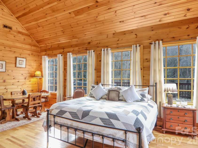 1012 Alarka Highlands Drive, Bryson City, NC 28713.  MLS# CAR4357105, YatesRealty ID 32406. 