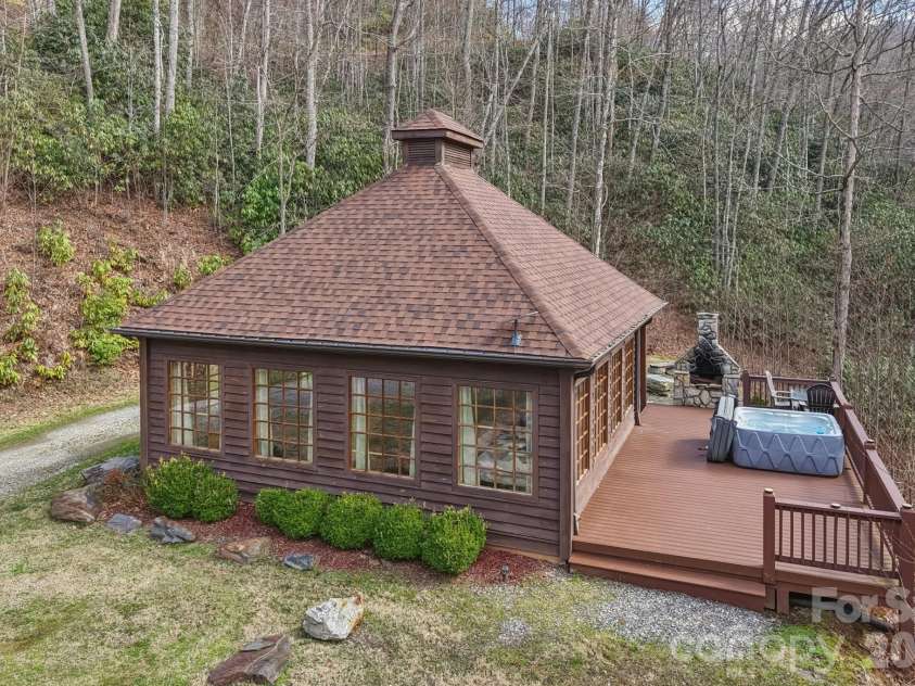 1012 Alarka Highlands Drive, Bryson City, NC 28713.  MLS# CAR4357105, YatesRealty ID 32406. 
