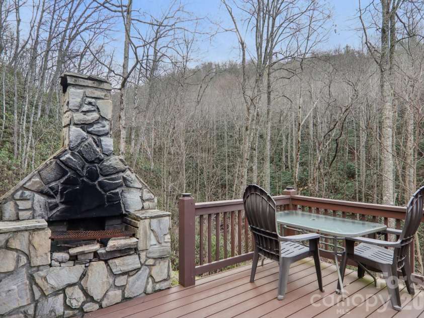 1012 Alarka Highlands Drive, Bryson City, NC 28713.  MLS# CAR4357105, YatesRealty ID 32406. 
